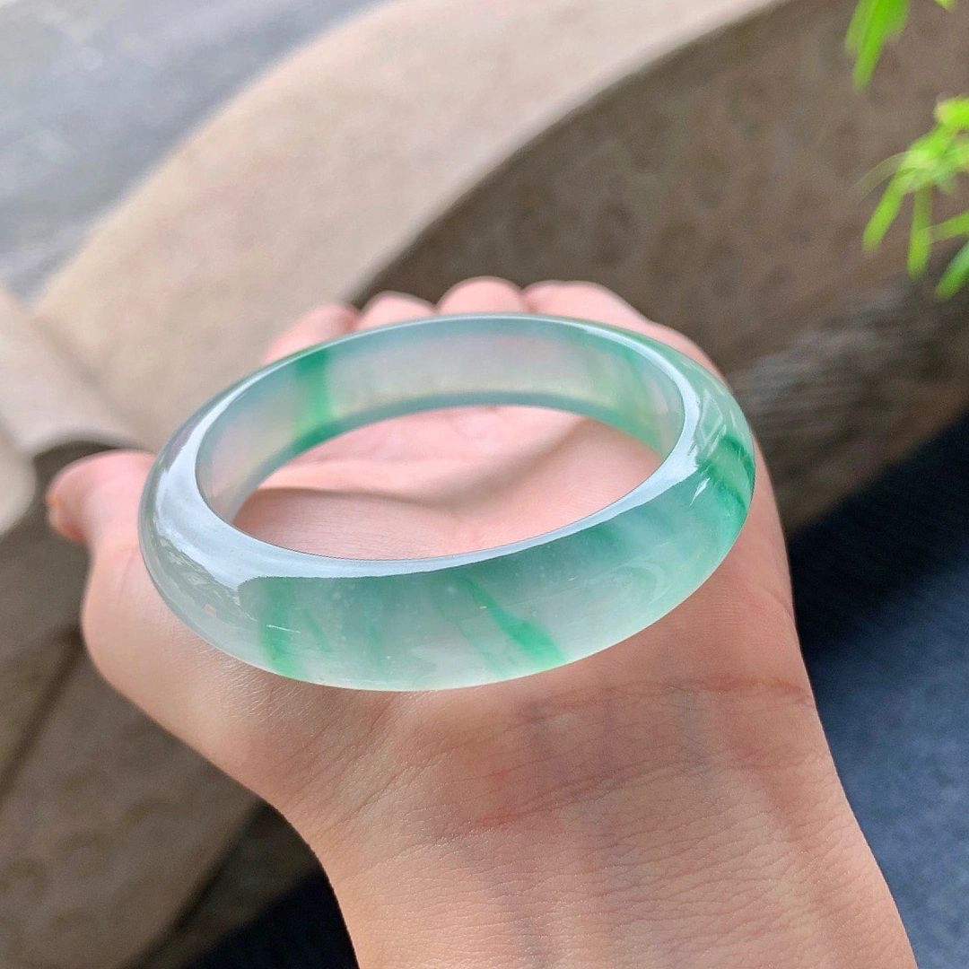 高冰飘金丝阳绿翡翠手镯