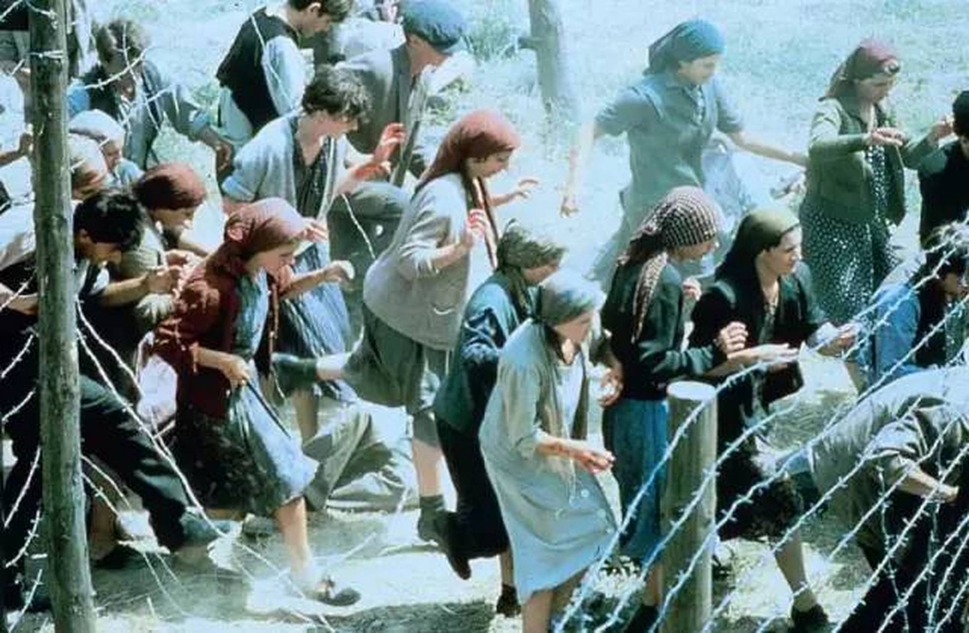 1943年,一位美丽的犹太芭蕾舞者在奥斯维辛集中营毒气室夺枪而逃!