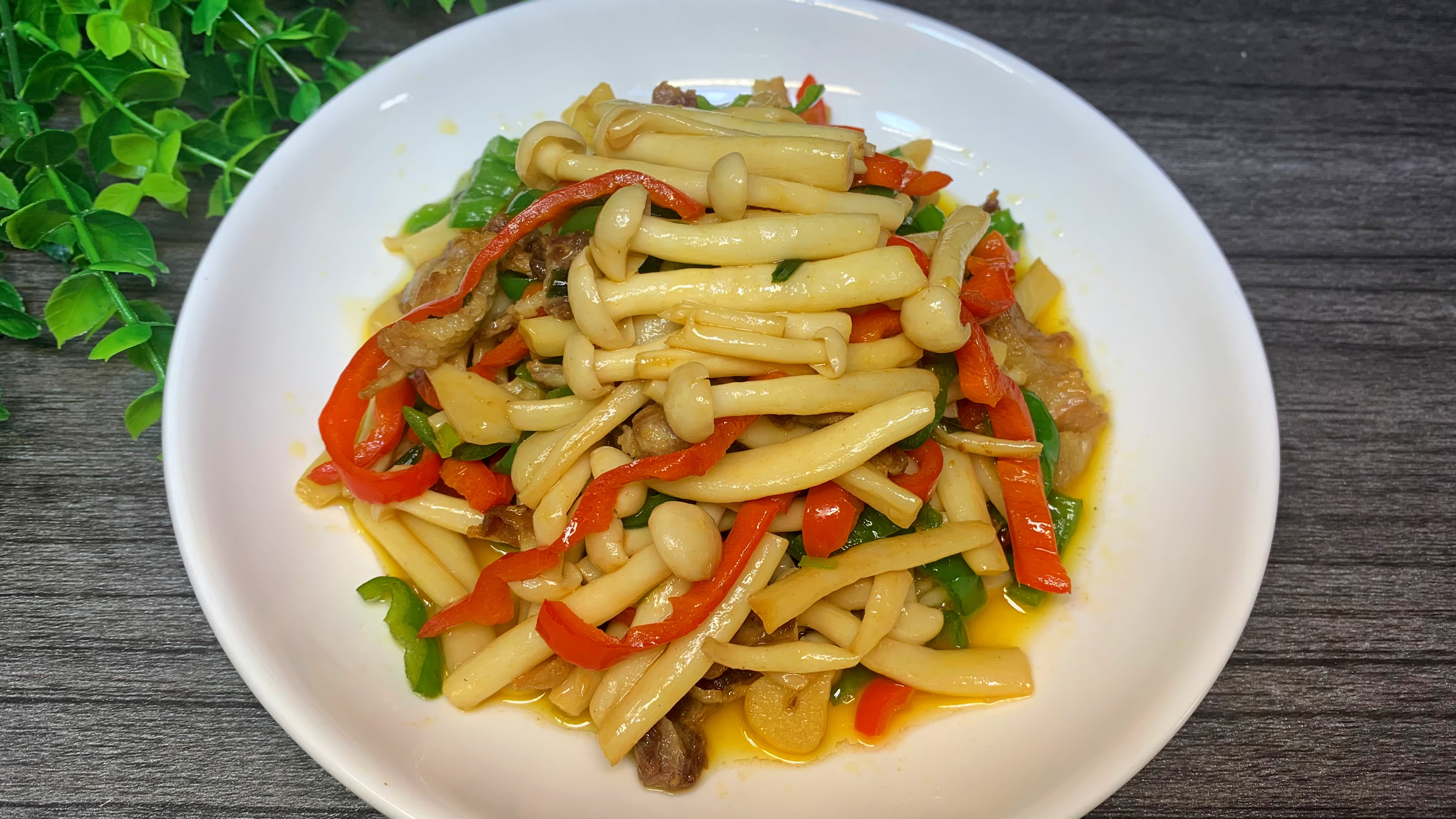 万万没想到海鲜菇炒肉这样做,鲜味十足,滑嫩爽口,好吃又下饭