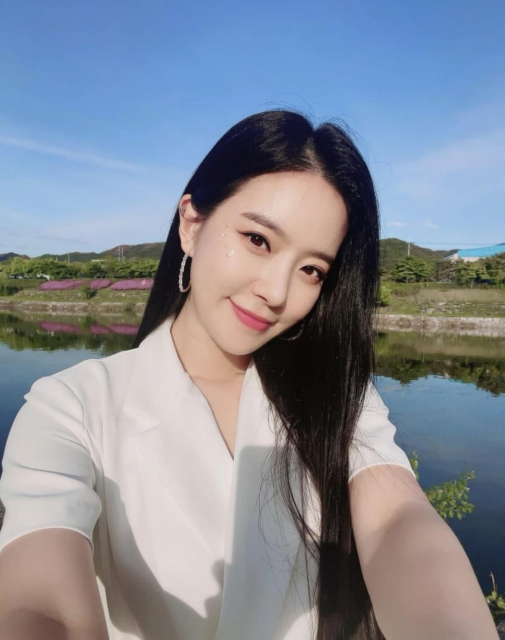 为艺术献身的女明星  宋玟京1987年1月5日,出生于首尔,身高159厘米