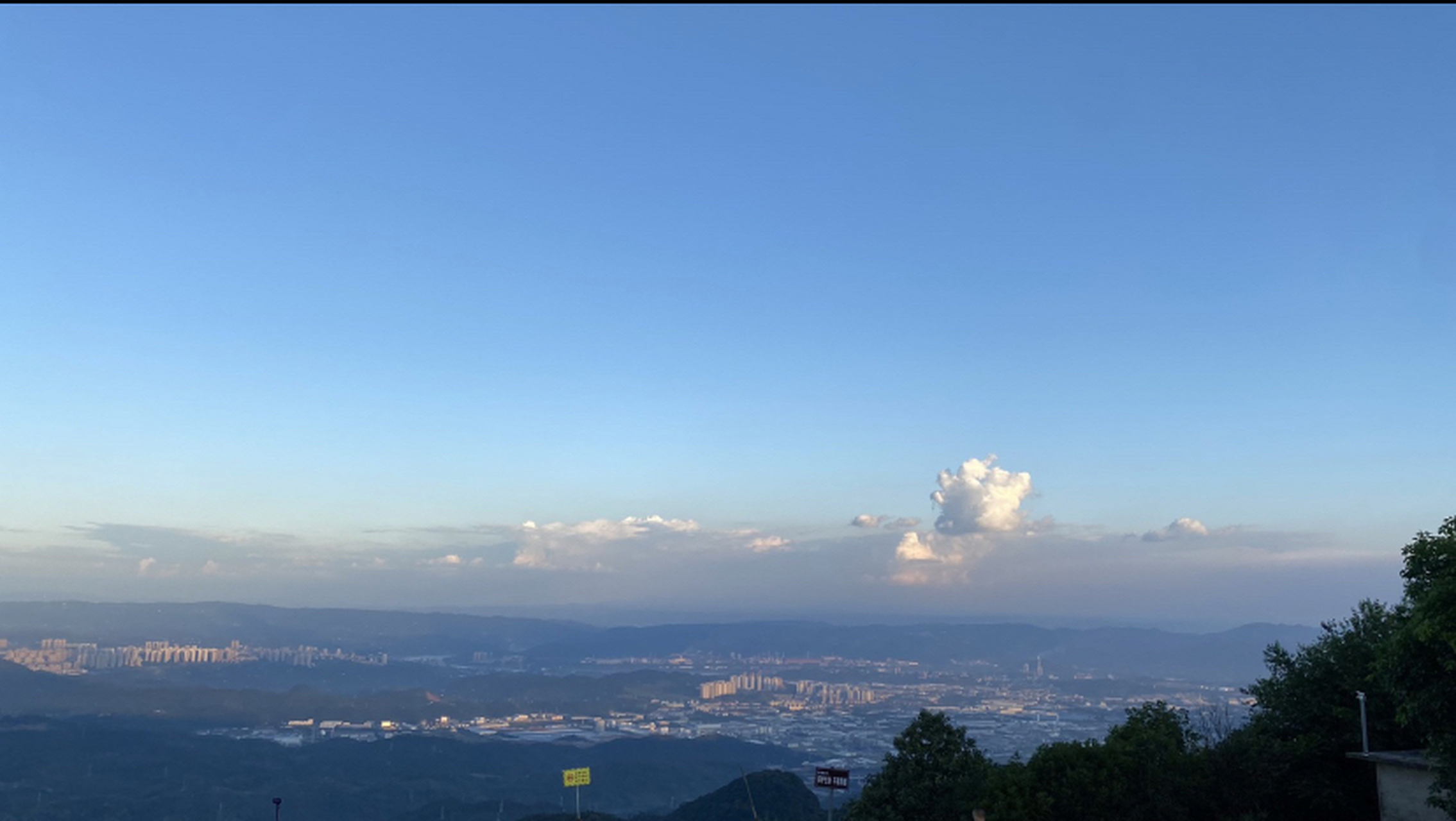 重庆云龟山风景区位于重庆渝北和长寿交界处,是中心城区少有的观看