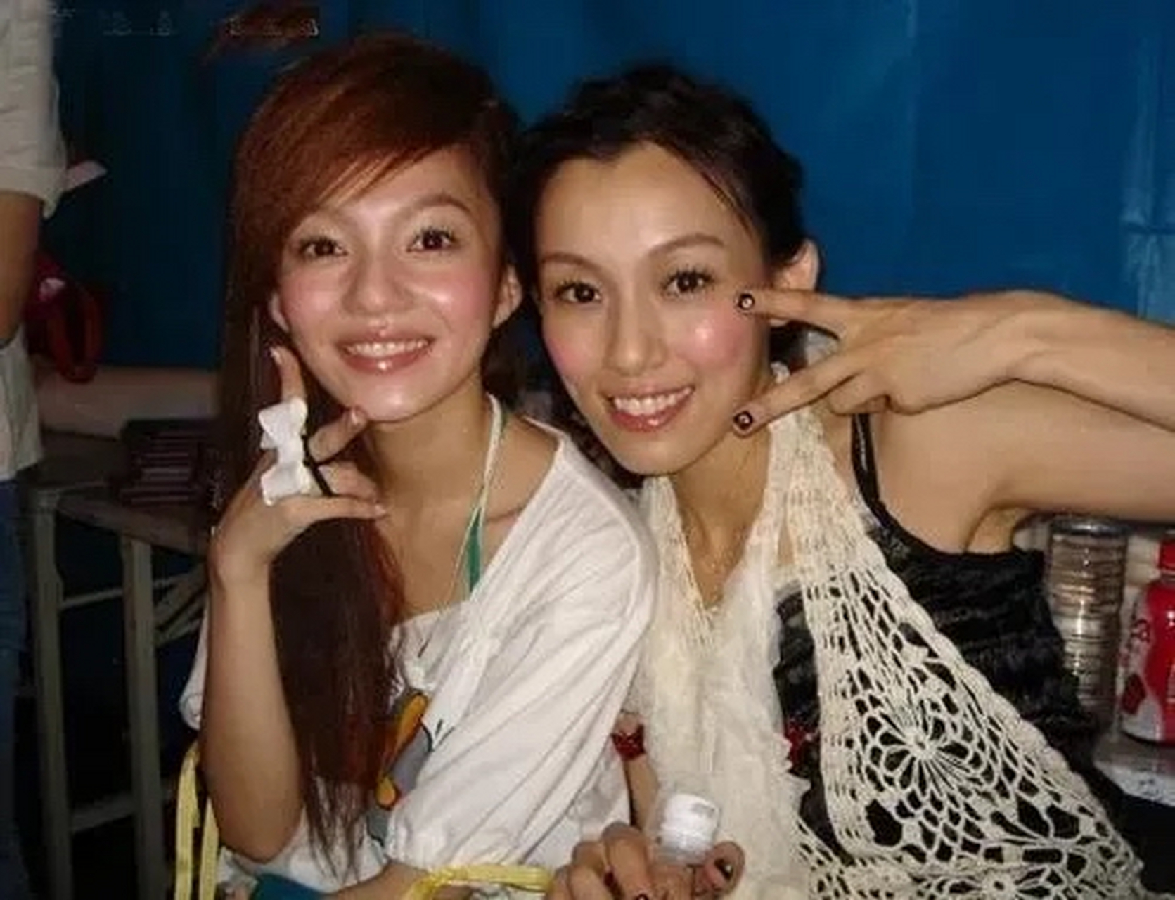 张韶涵和范玮琪曾经是好朋友,但后来因为一些不可告人的事情,两人的