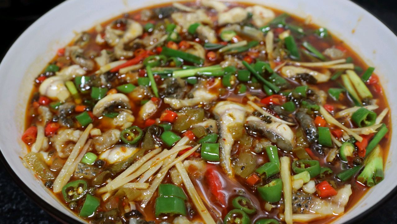 川菜师傅教你一道硬菜,鲜椒乌鱼片最好吃的做法,麻辣鲜香