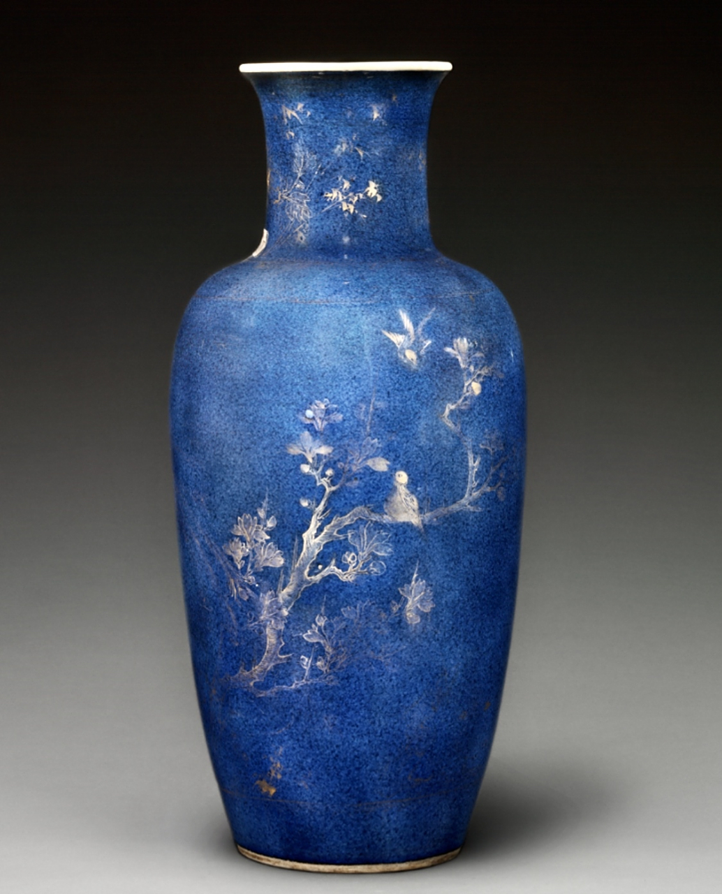 清康熙洒蓝釉描金牡丹花鸟纹瓶