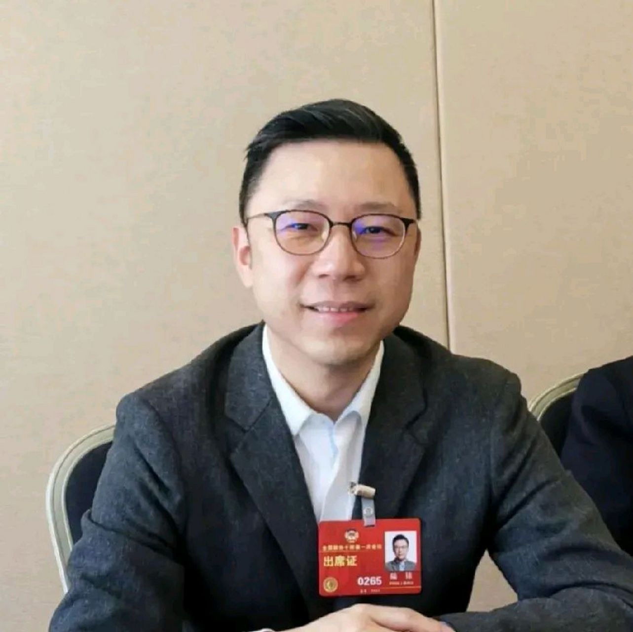 他就是上海交大教授陆鸣,他说了一句非常经典的话,他说所有的政策都