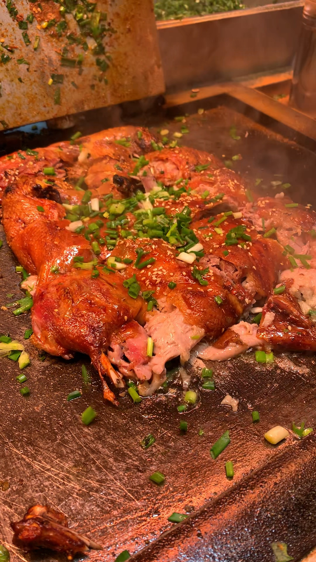 铁板烤鸭,皮脆肉嫩.