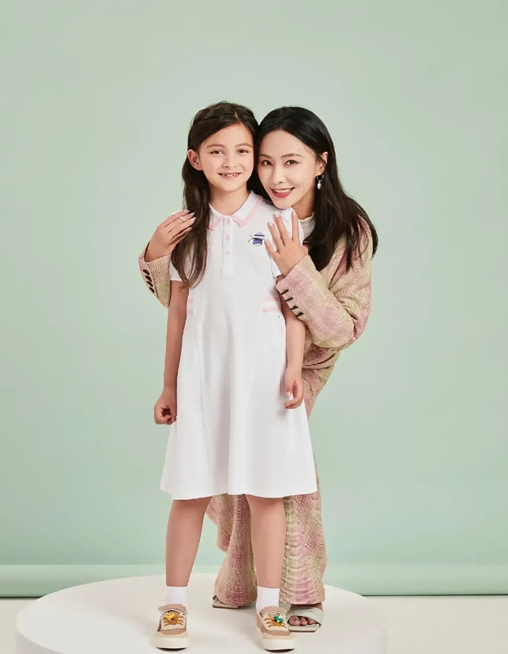 马雅舒二婚生了一对可爱的混血宝宝,她的儿子长得还挺帅气.