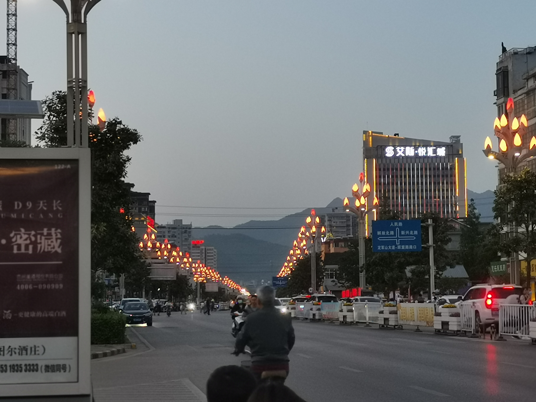 早在秦岭北 晚达秦岭南 北游终南山 南踏定军山 人生有尽头 历史万年