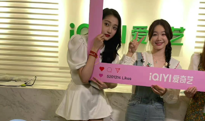 有着"双面孔"的4位女星,初看少女感满满,偶尔又像个小老太