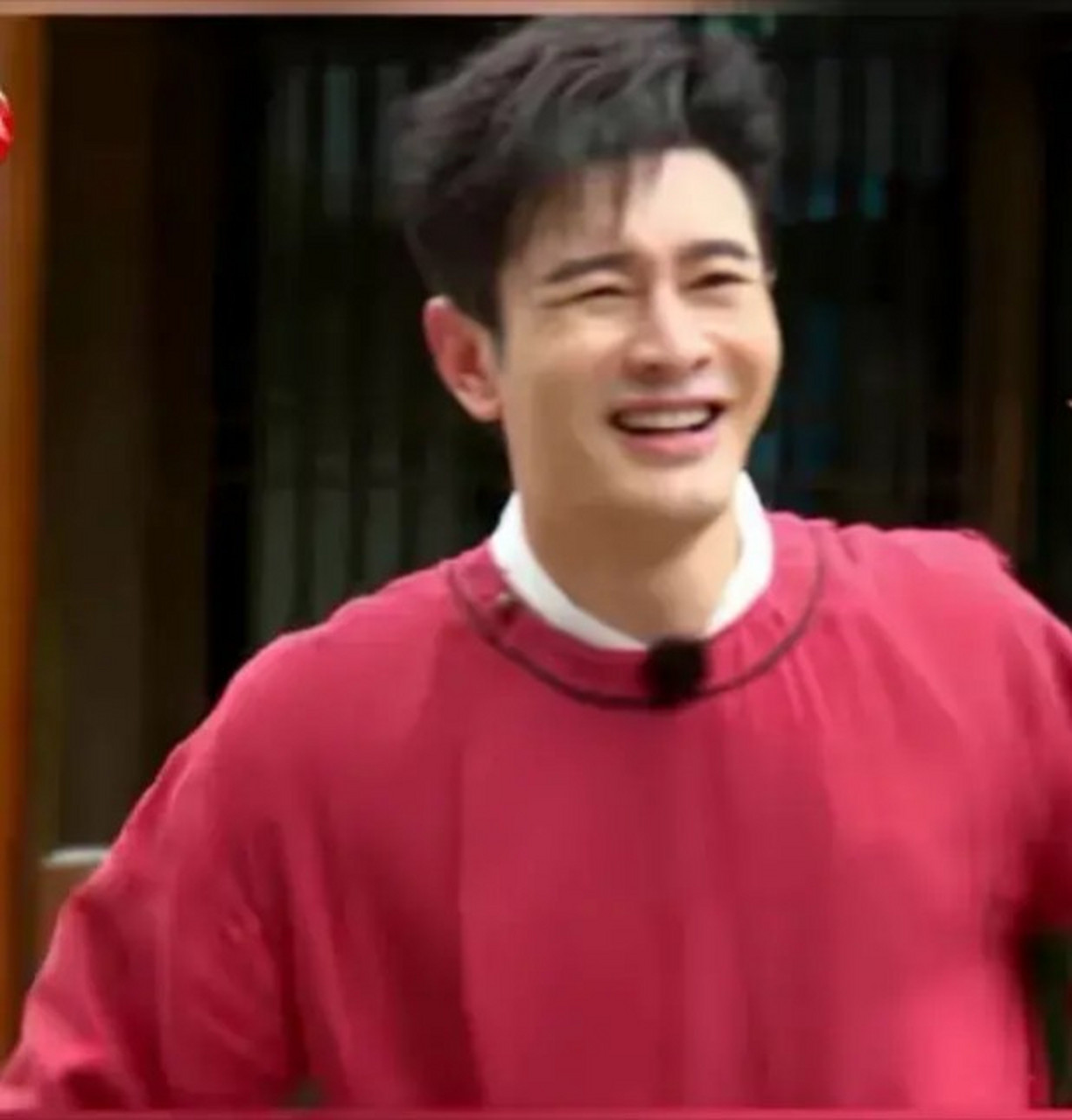 黄晓明又出新梗,以为303是二次元 在《极限挑战》中,岳云鹏称赞张艺凡