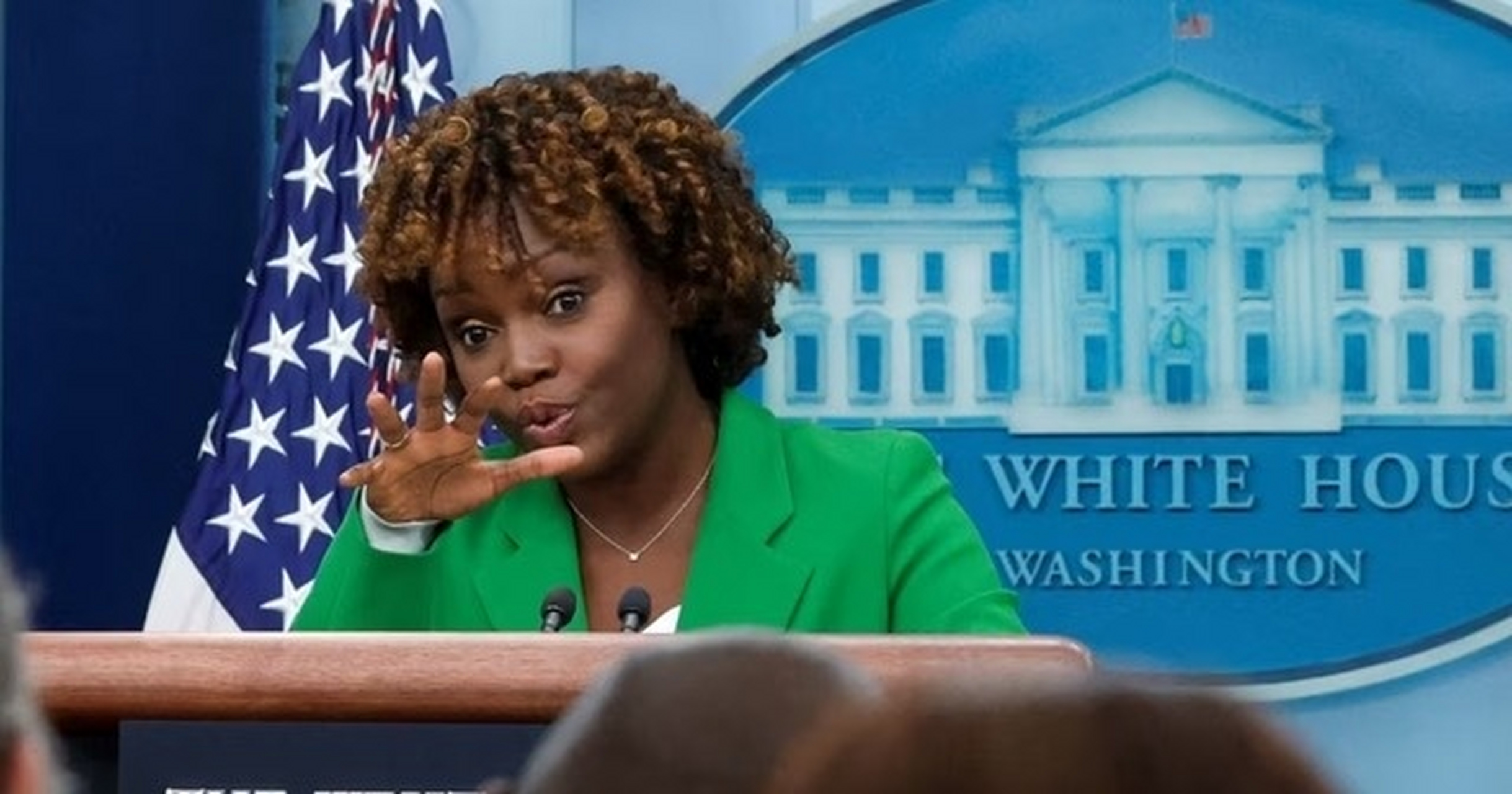 白宫发言人皮埃尔对记者说,"中国利用美国债务违约,证明美国内部的