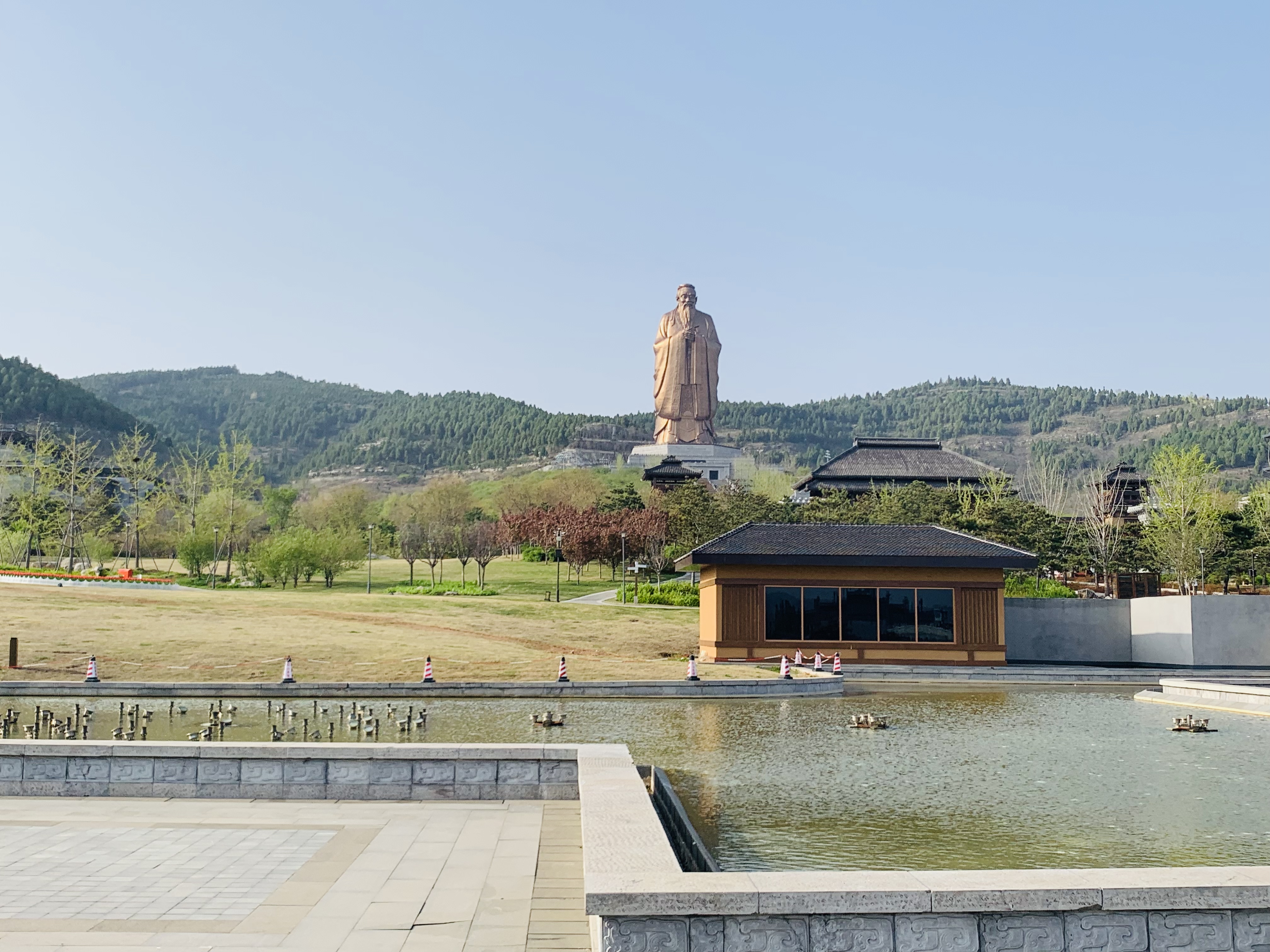 尼山圣境旅行一天,72米孔子雕像