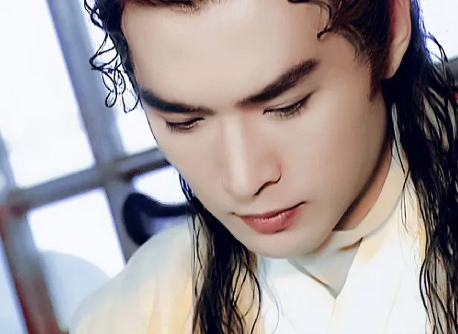 1998年,焦恩俊怕赔偿1000万的违约金,只好硬着头皮和看似60岁的西门