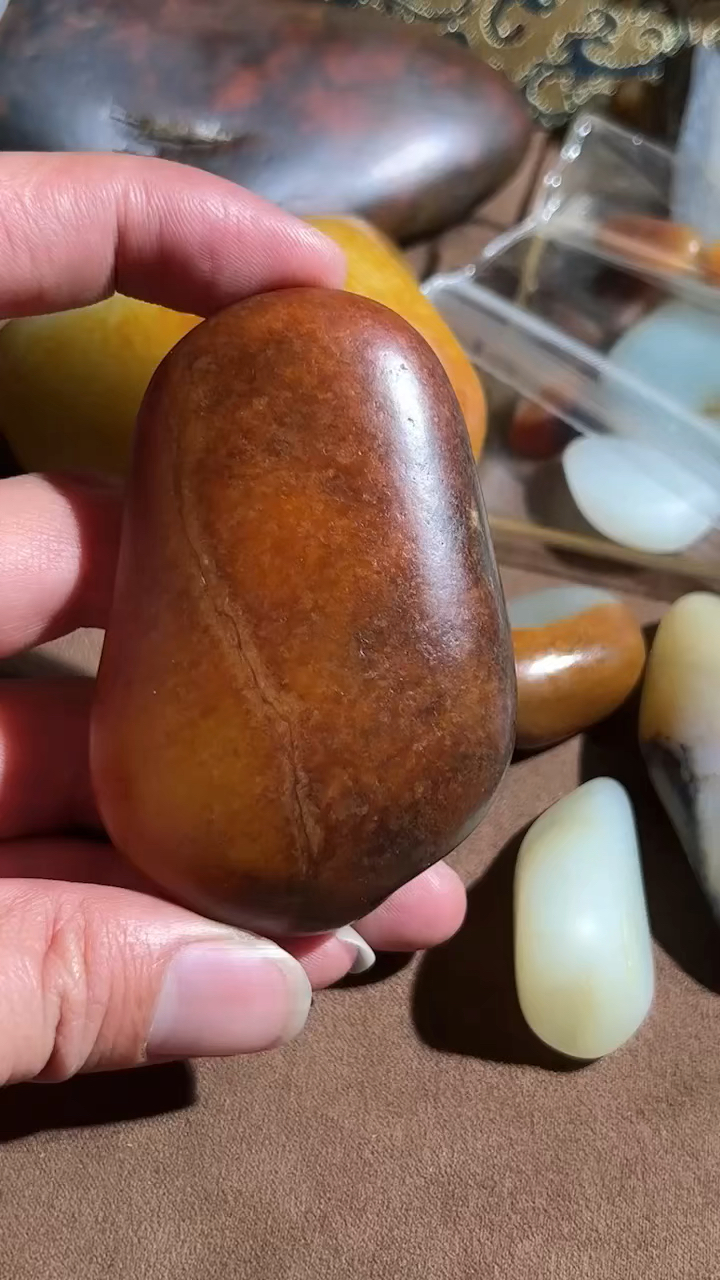 和田玉籽料红沁手把件