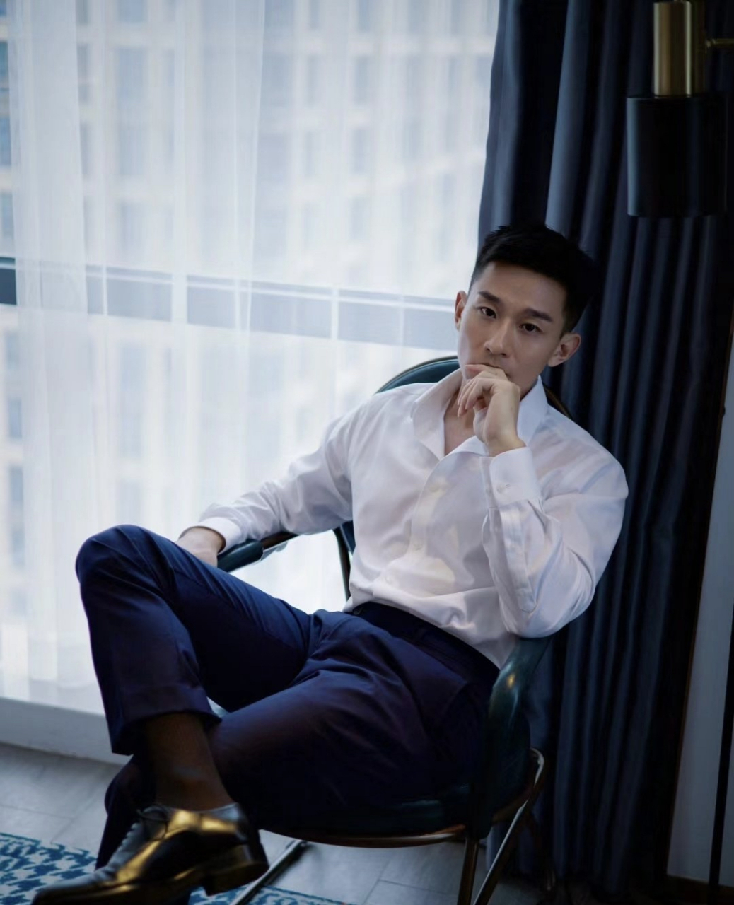 这身材很棒太上镜了吧,是不是标准的倒三角呢.