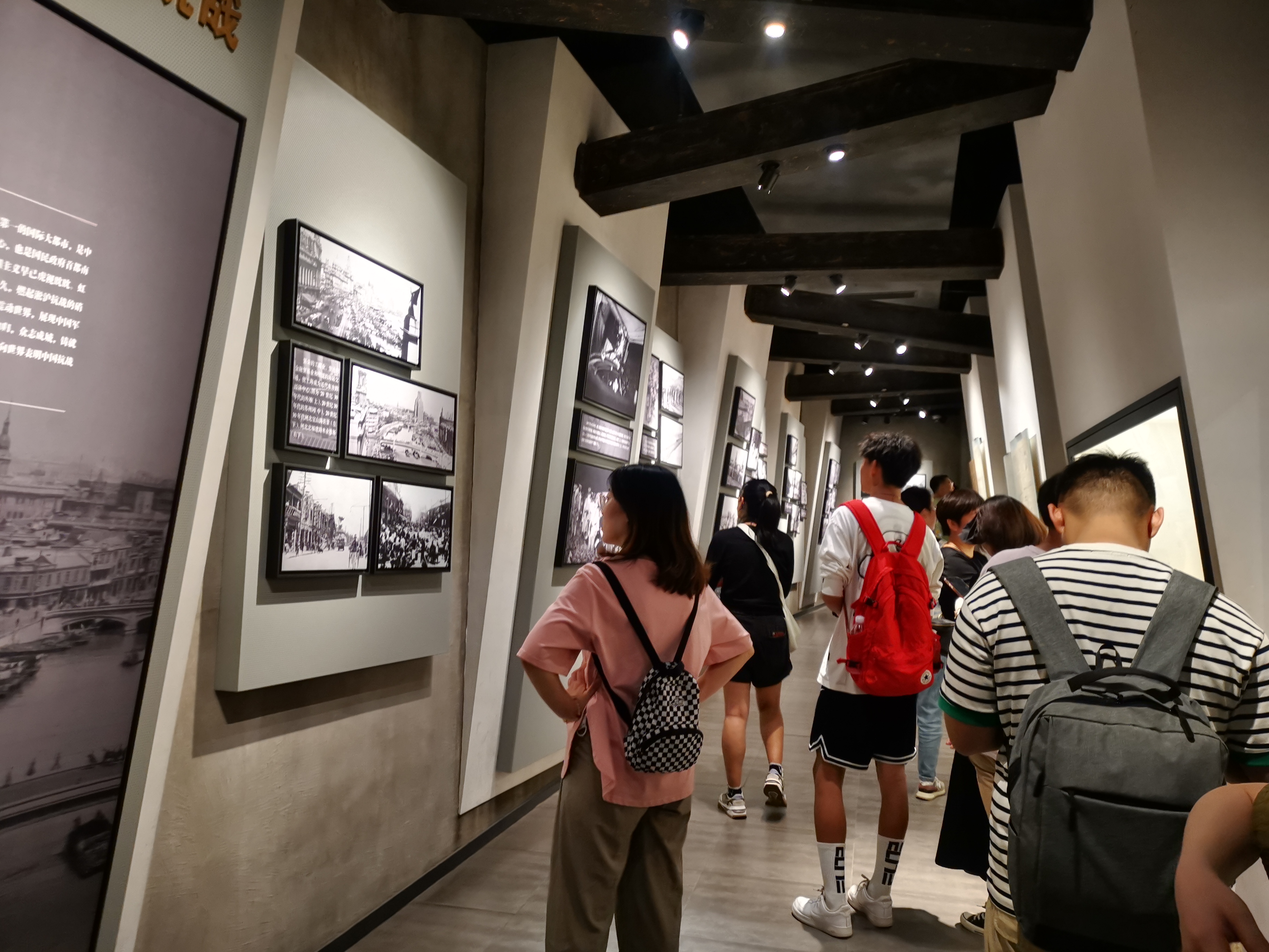 参观上海四行仓库抗日纪念馆