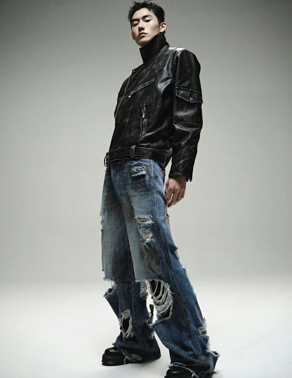 男模大片,这造型拍出来真的很好看,但是日常生活中这样穿搭会不会太