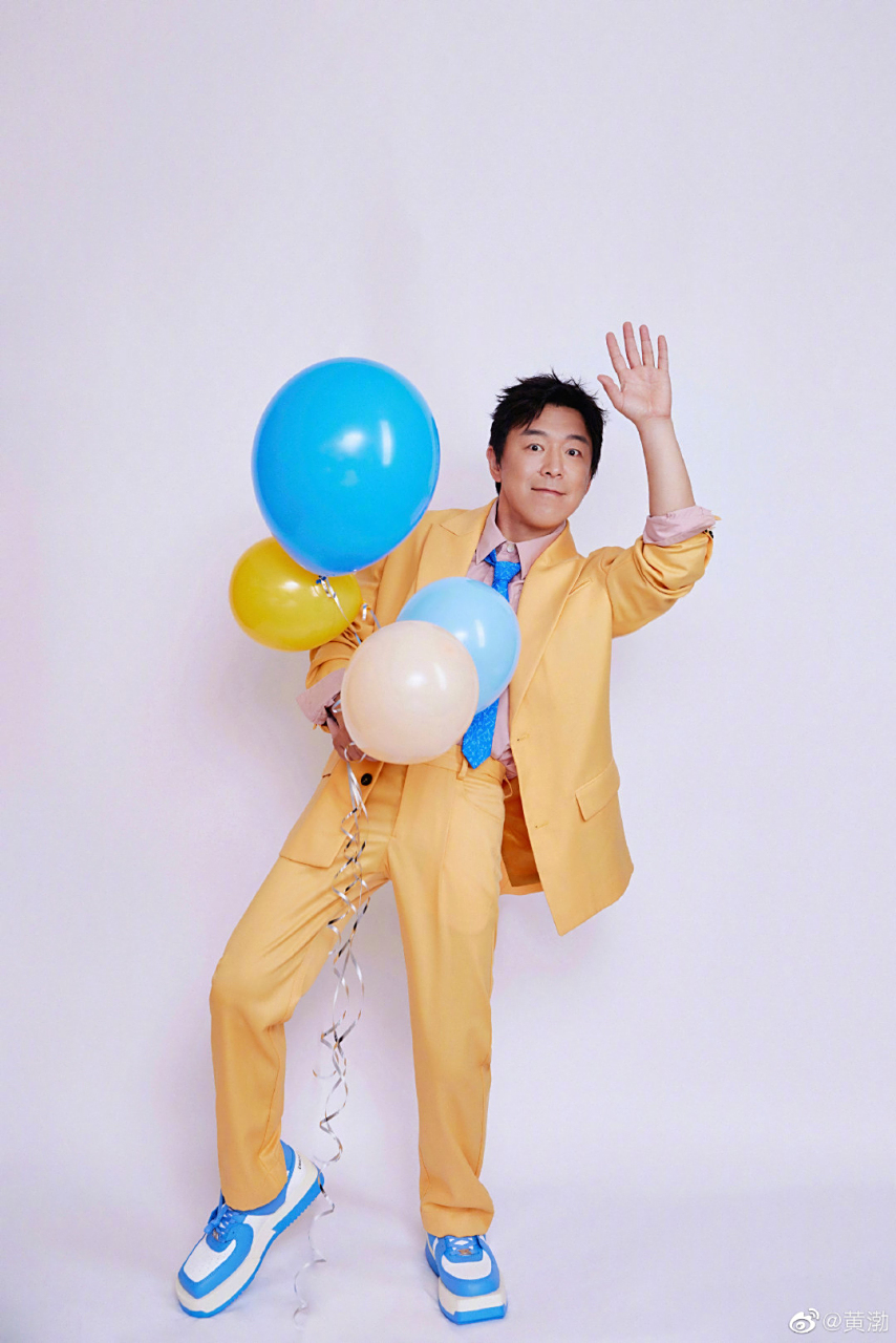 一个头像宣传三部剧,黄渤这个暑期有点忙呀……  黄渤今天端水式宣传