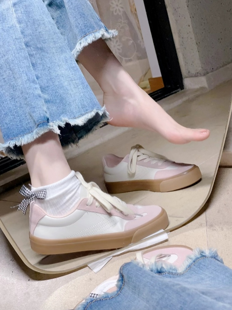 可爱jiojio 巨巨巨好看玉足 腿退好白 #美女# #可爱jiojio# #壁纸