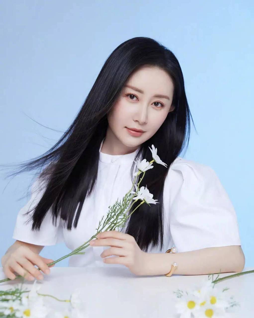 总感觉舒畅本可以比现在火,她有点生不逢时,她的