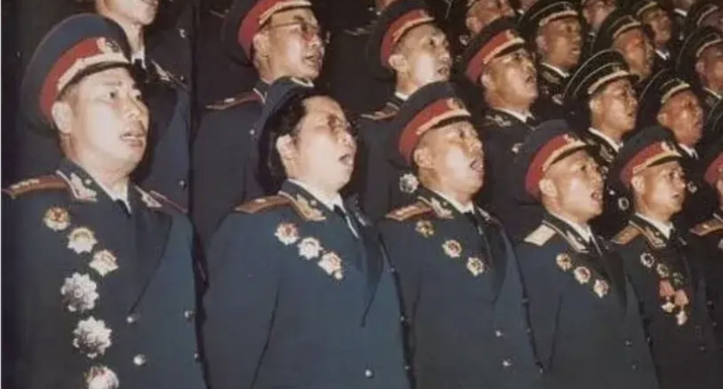 1959年,十周年国庆,一个由230位开国将军组成的合唱团,让观众震惊不已