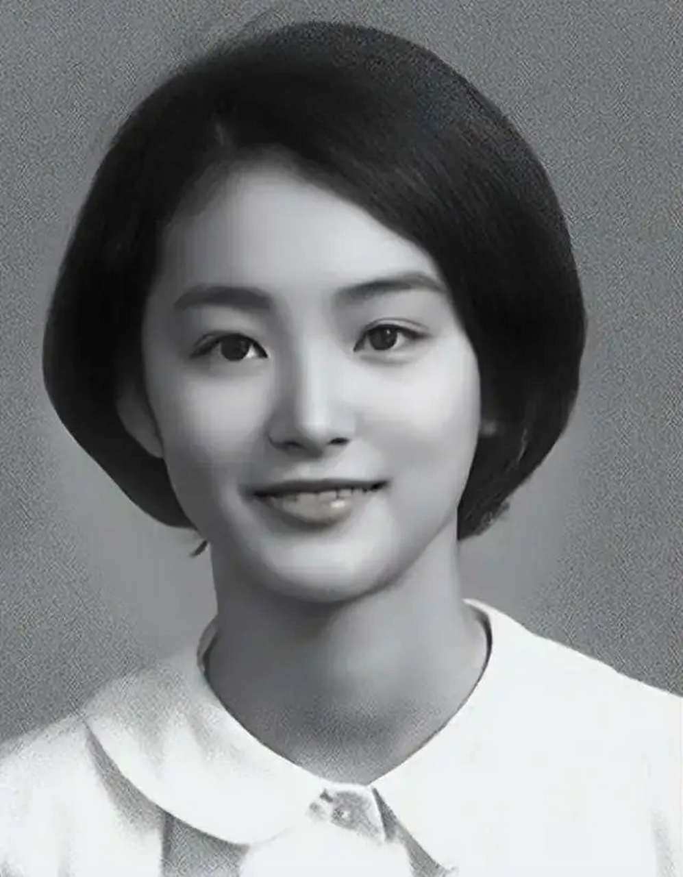 这是林青霞学生时代的证件照毫无ps,证件照拍的这么美不禁让人想起了
