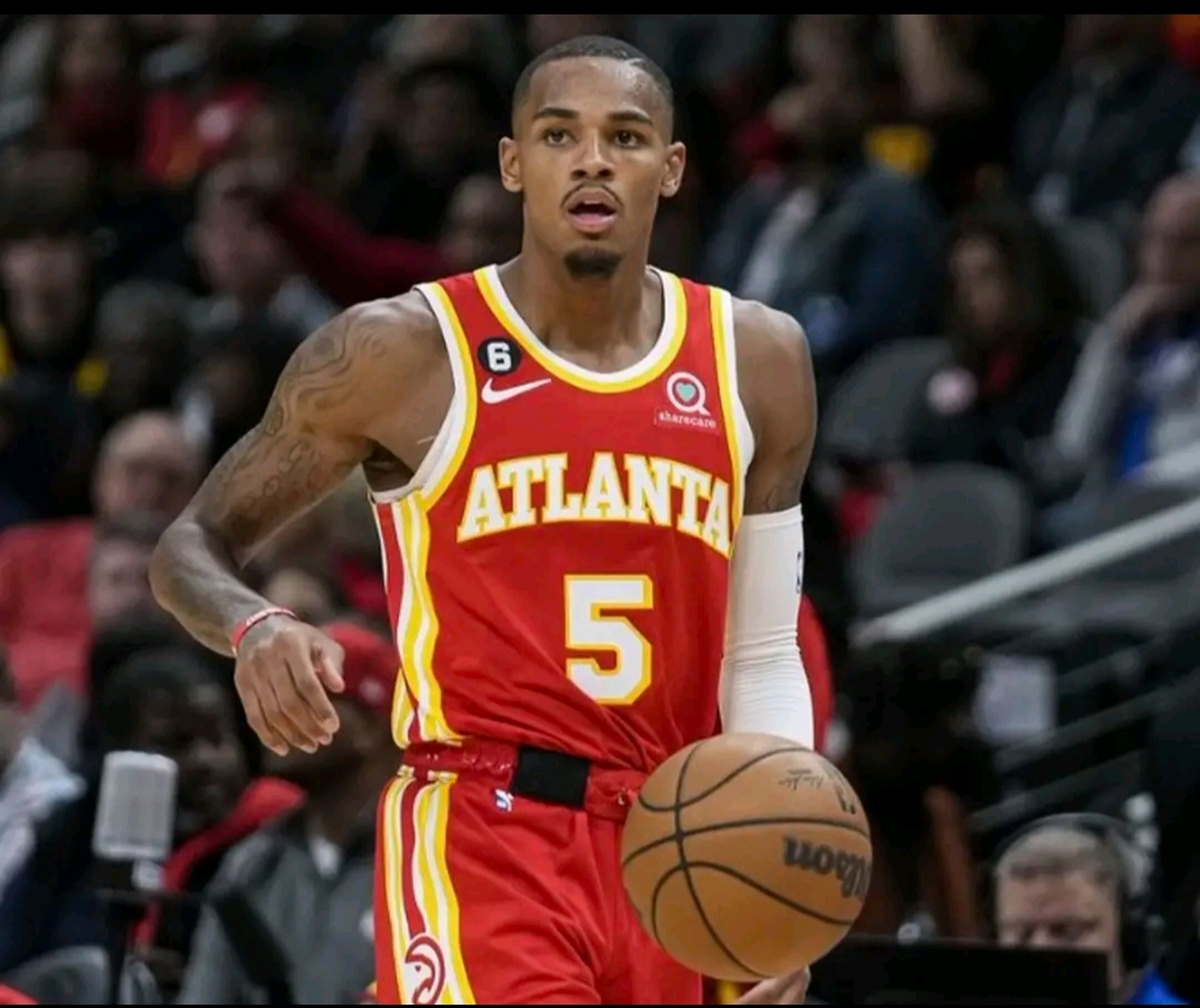 老鹰后卫德章泰-默里左脚踝扭伤,提前退出今日比赛  老鹰客场对阵