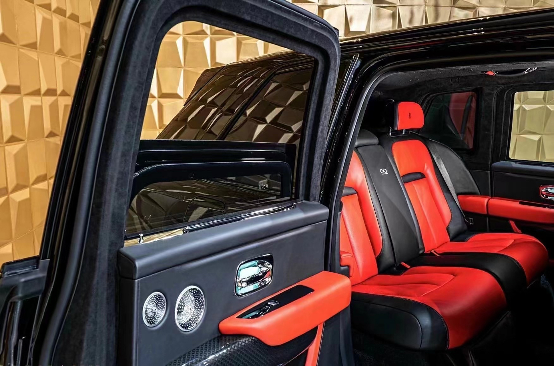 防弹劳斯莱斯库里南加长5.98米私人定制