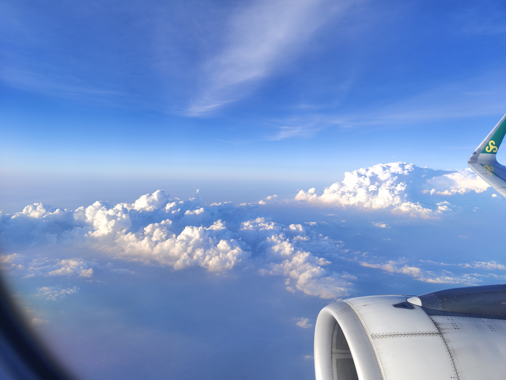 蔚蓝天空洁白云朵