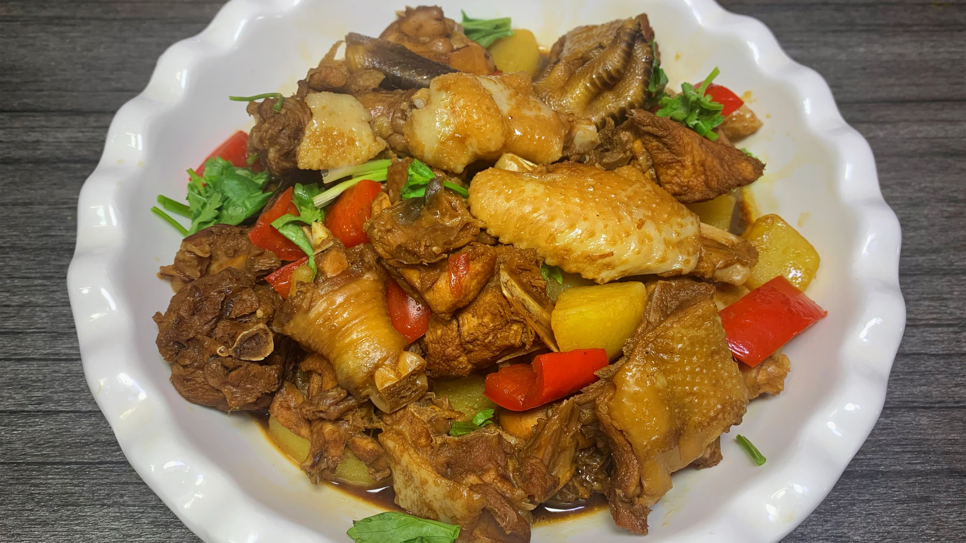 土豆炖鸡块最简单的家常做法,鲜香味美,肉嫩软烂,好吃又下饭