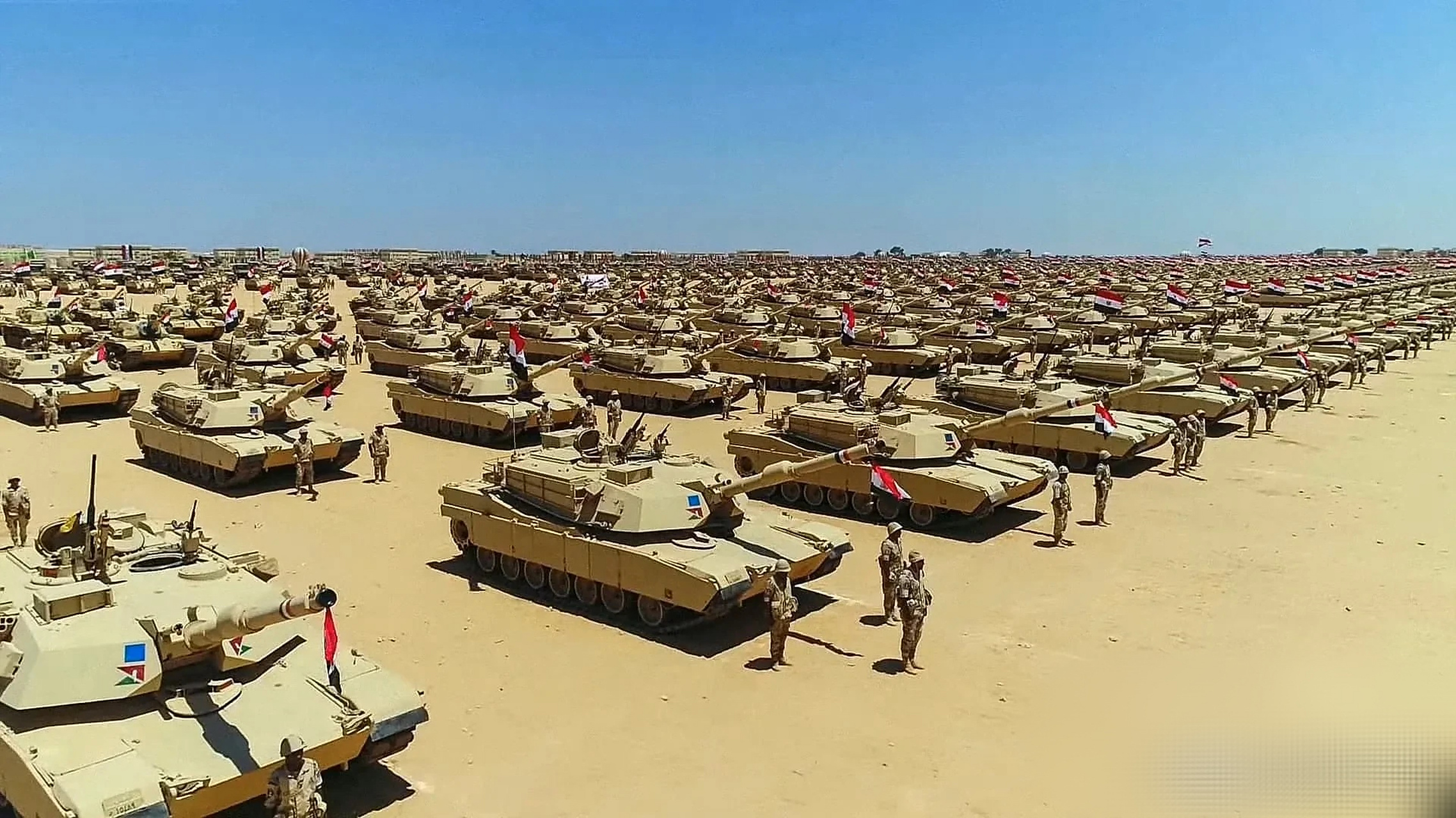 没想到埃及这么多m1a1主战坦克,堪称中东最强陆军,黄压压的一片,太