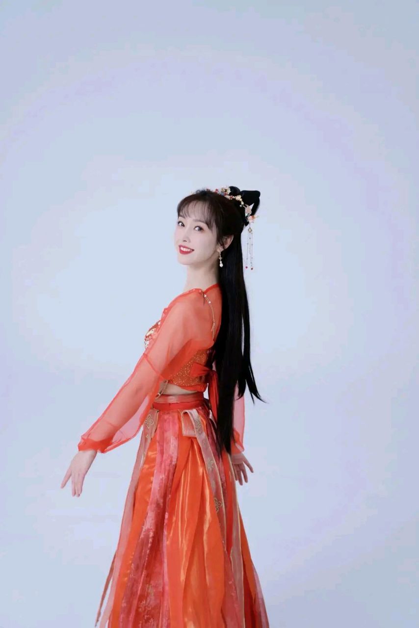 明星古风造型# #古典国风美人# #宣璐# 宣璐红衣造型