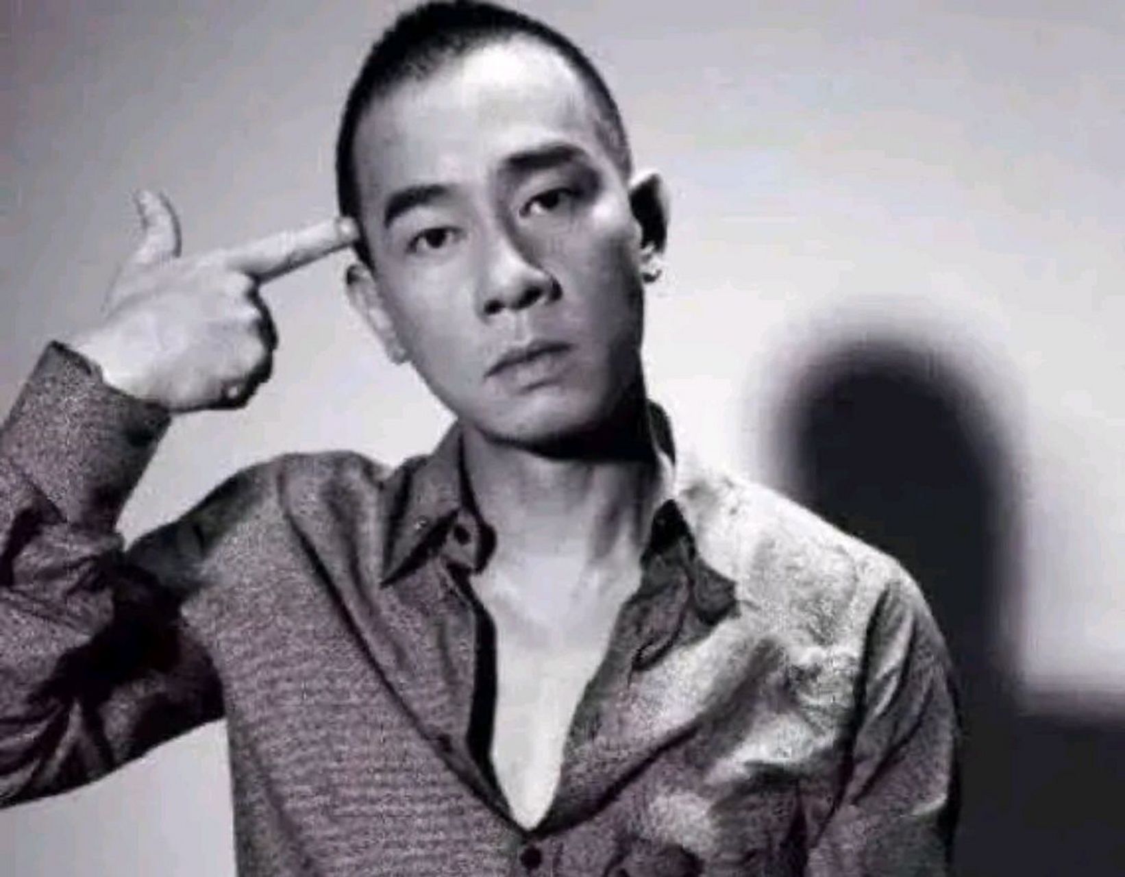 陈小春:我无法理解演员有几十亿的身价 陈小春在一次访谈中公开表示