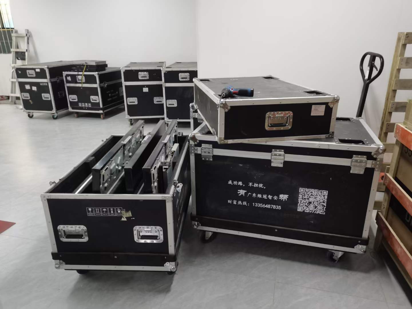 拼接屏专用航空箱,每个箱子装4整台,46寸4个55寸3个