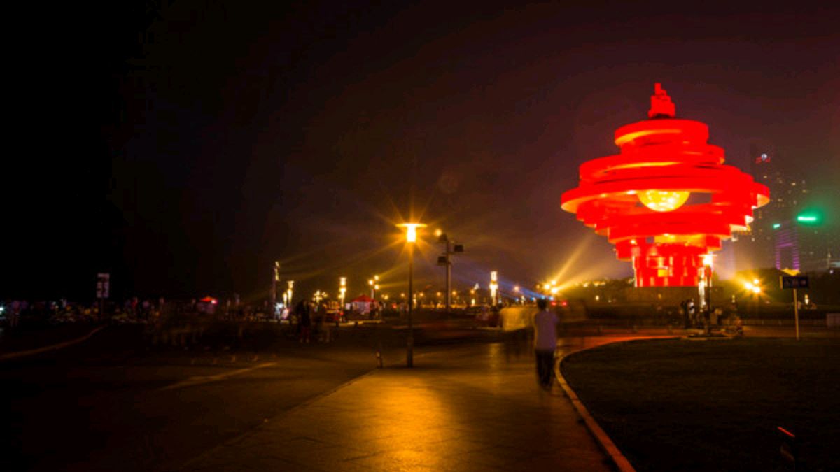 夜晚的青岛五月风散发出激情四射的光芒