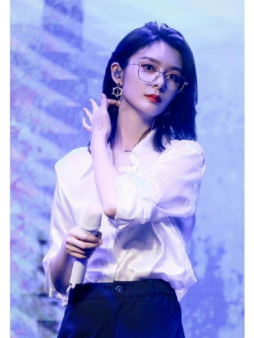 傅菁# #傅菁穿西装的氛围感#  不愧是新一代的姬圈大佬,又a有御好sha