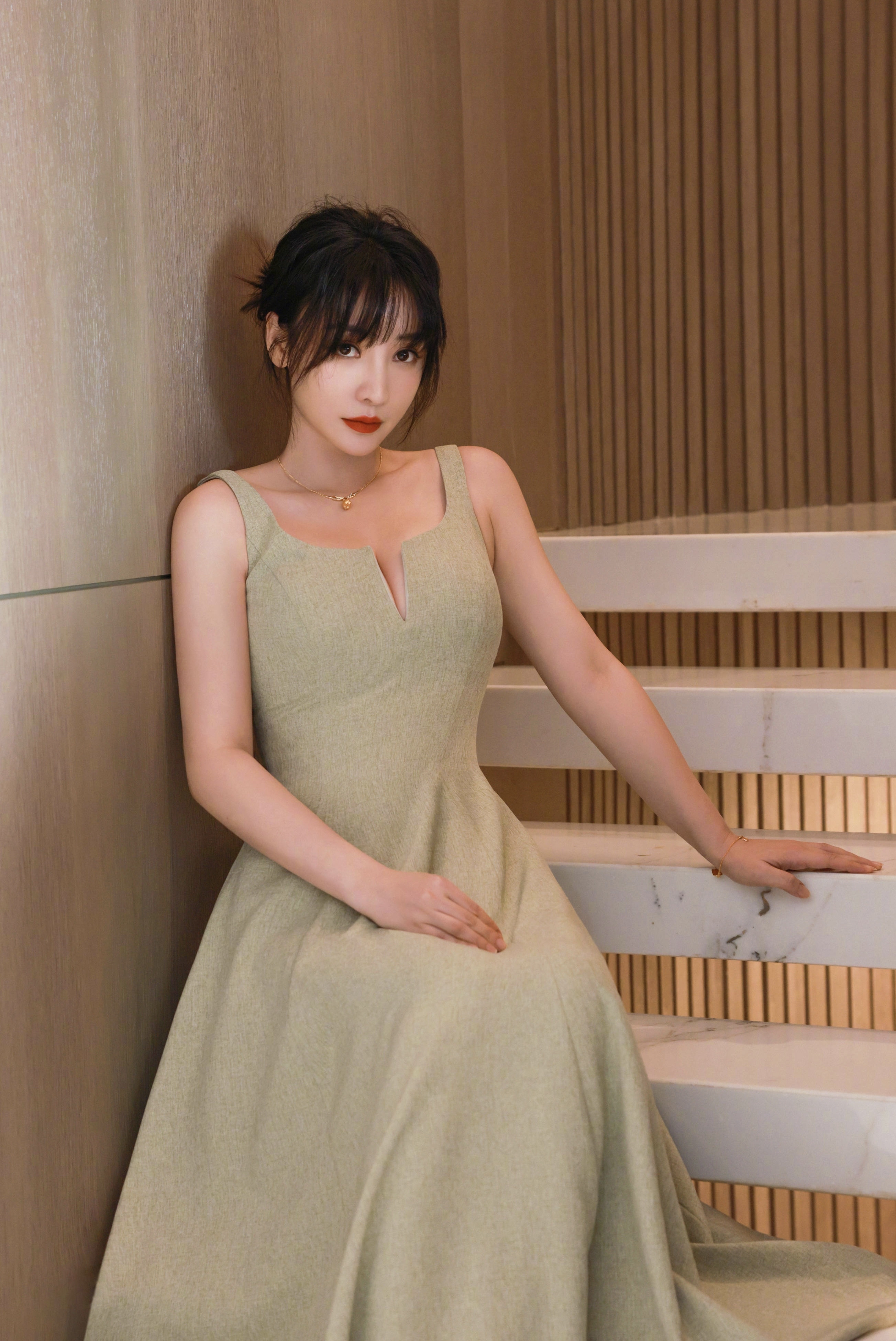 柳岩高清写真美图:螓首蛾眉,眉目如画