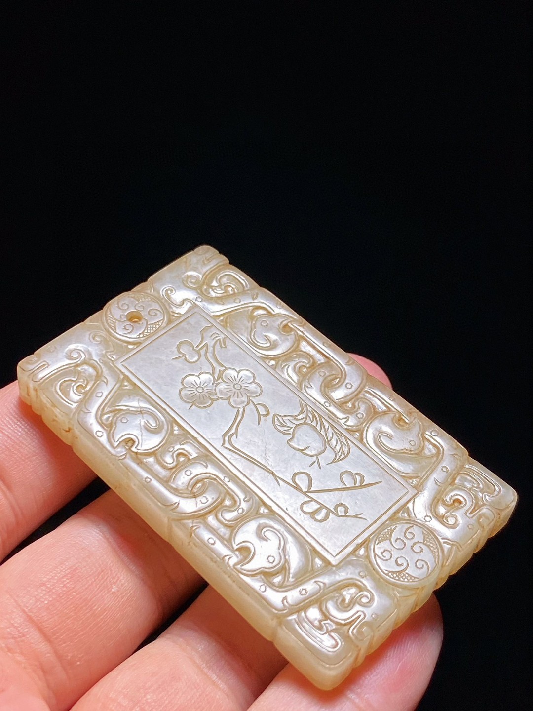 清乾隆和田玉籽料 白玉 夔龙纹 梅花寿桃 诗文玉牌挂件