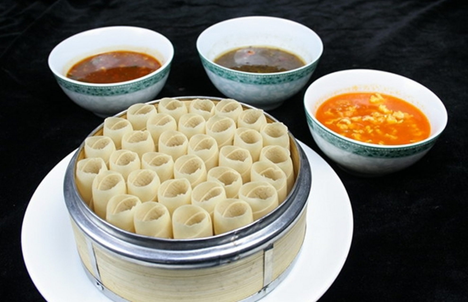 莜面栲栳栳(栲栳栳kǎolǎolao)是山西高寒地区的一种传统风味名吃.