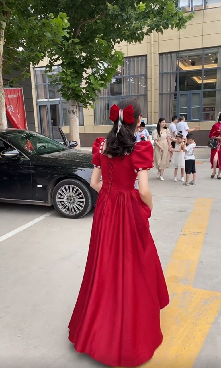 什么衣服配什么头饰,新娘子的头型配礼服好搭呀