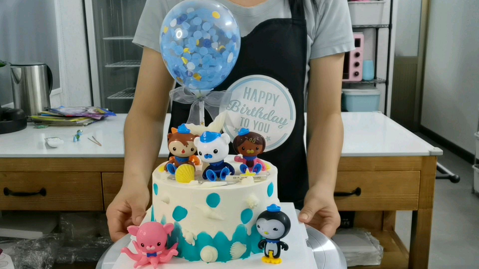 离婚后住乡下,本是服装设计师,现靠做私房蛋糕养活自己和儿子