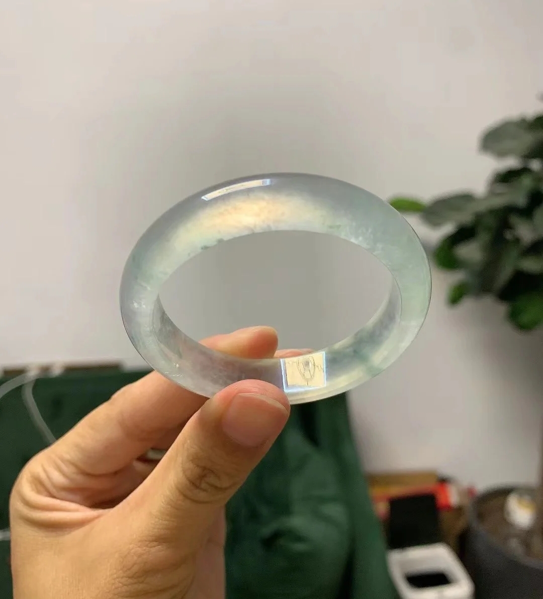 玻璃种翡翠手镯