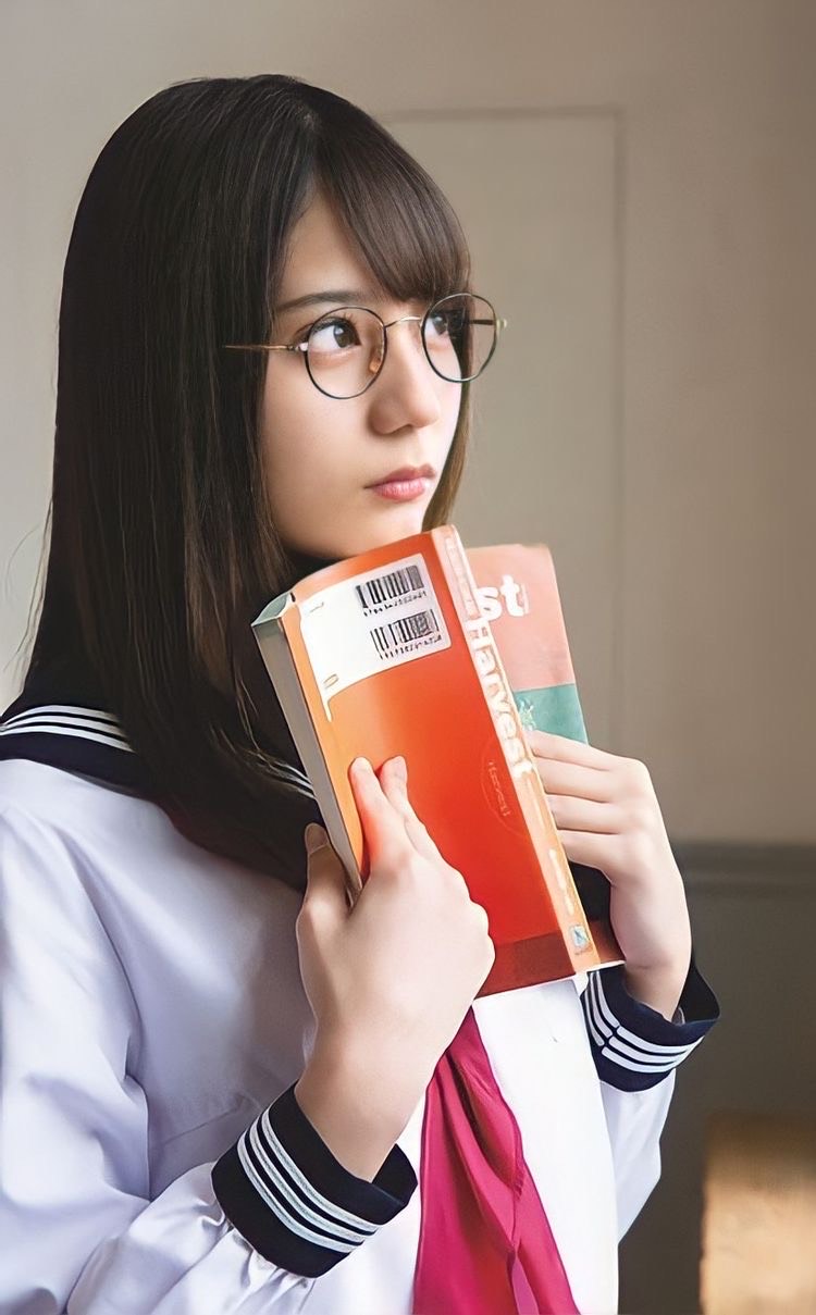 真实日本女高中生高清写真,穿校服的样子真漂亮