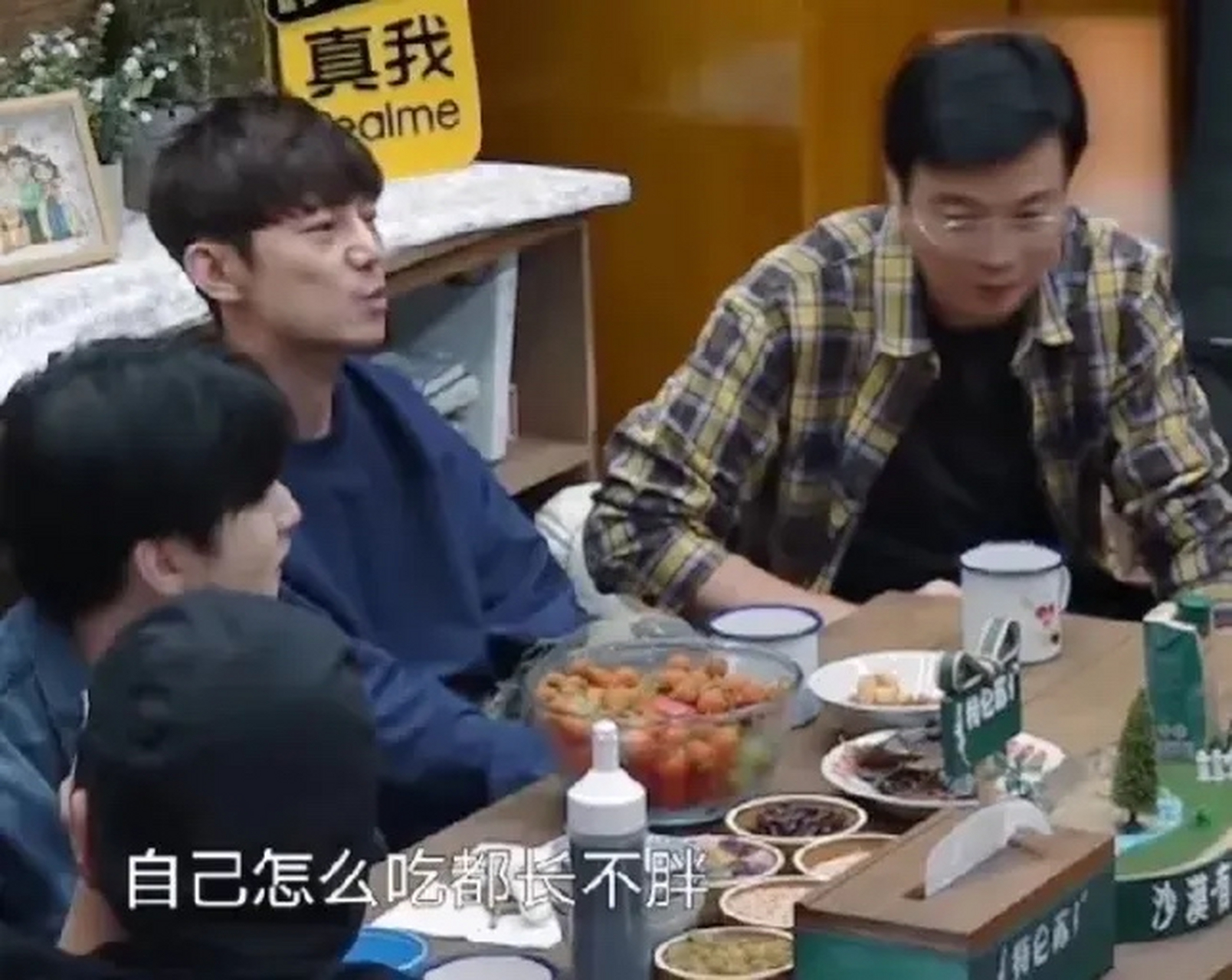 "王俊凯:"啊?一顿8个馒头?太能吃了吧?