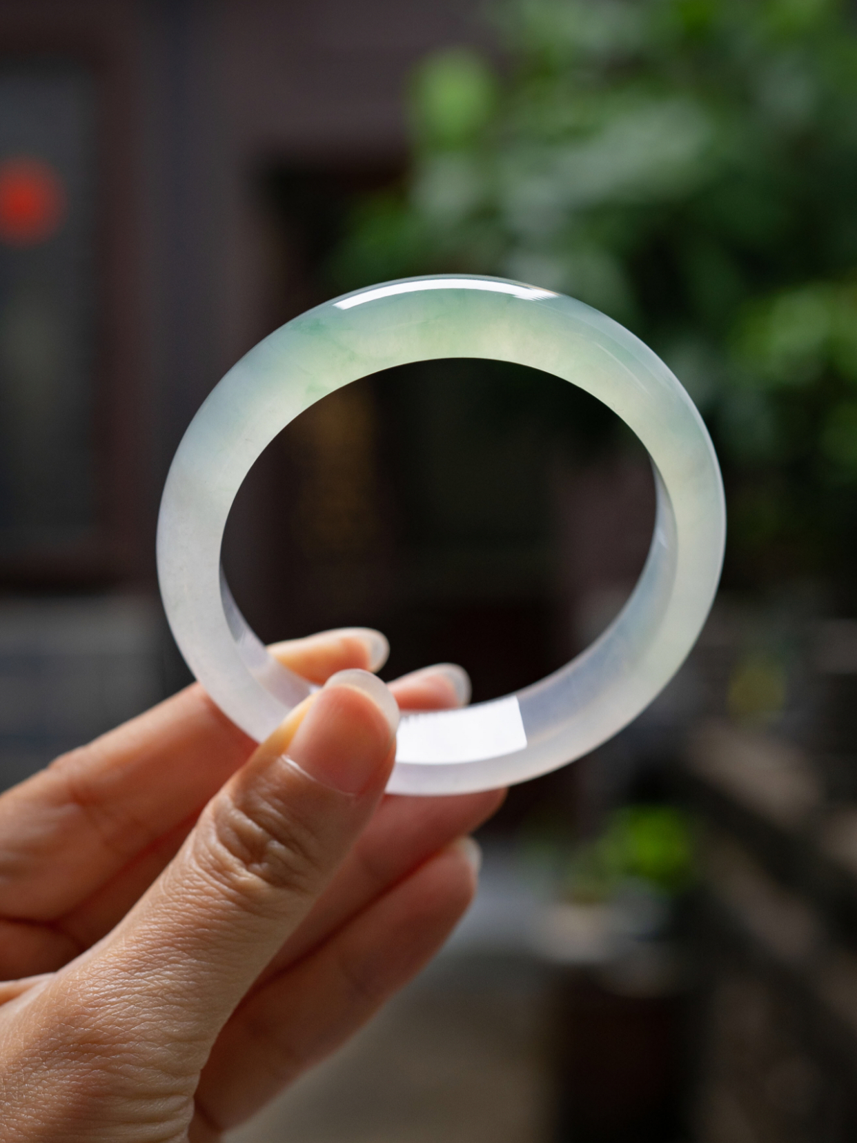 一支高冰飘花翡翠手镯!你们觉得好看别