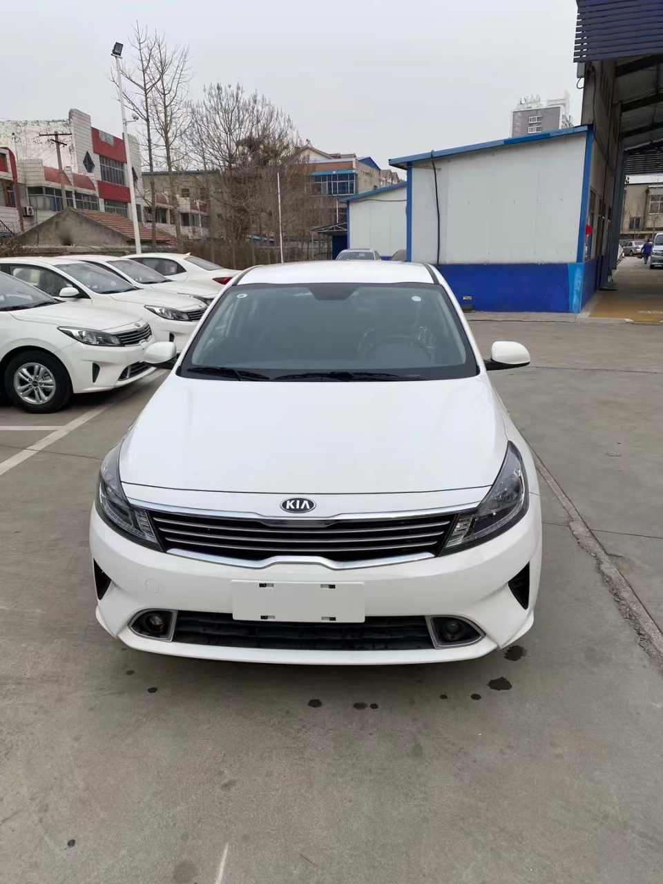 起亚福瑞迪1.6l手动舒适版 20年10月库存 指导价:80800元 优惠完:5.