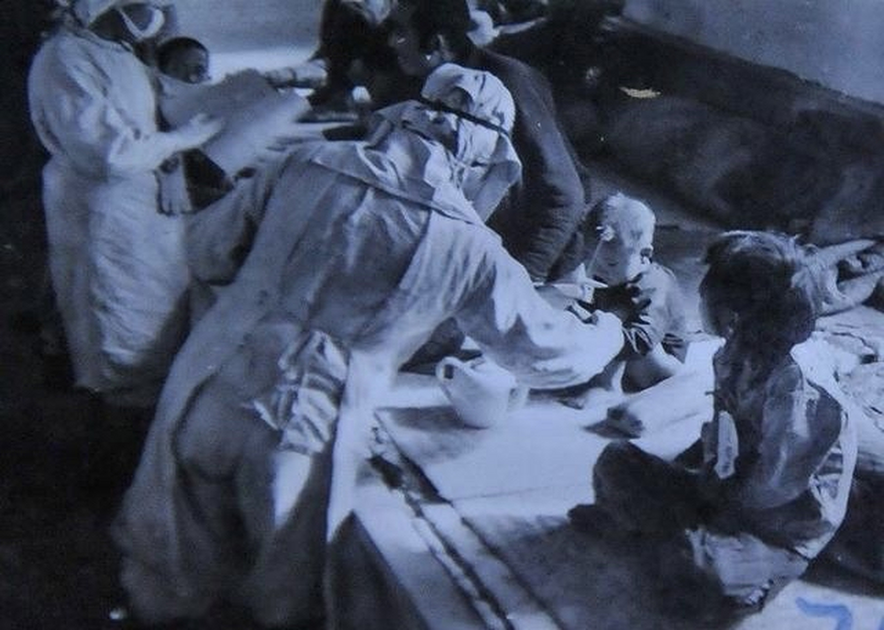 1940年11月,日本731部队的研究人员在吉林农安县对圈养的中国小孩进行