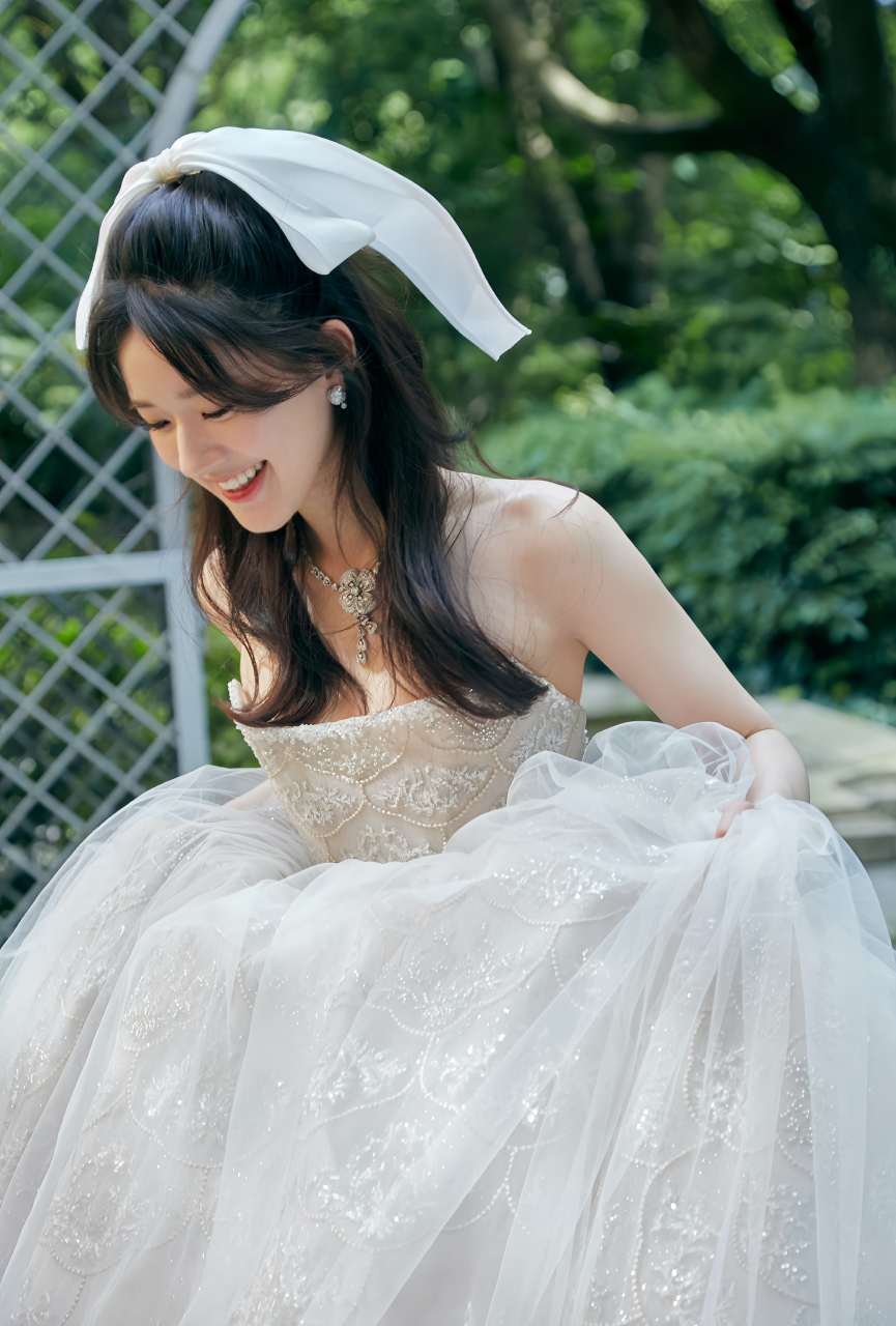 赵露思 一袭白色婚纱礼服 [太阳]甜美可爱 灵动俏皮 宛如人间小天使