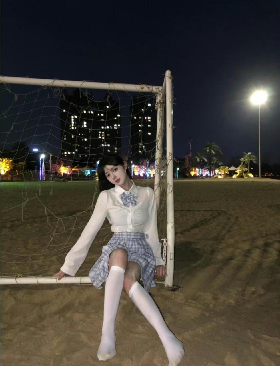 这是大学的校花,被我用一根棒棒糖拿下了