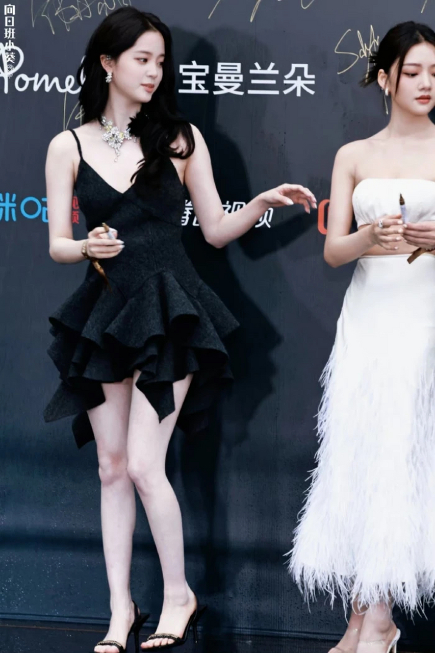 每日娱乐播报# 1,欧阳娜娜和任敏已经没有密切的往来了.